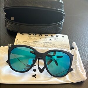 Oakley Black and Blue Stylish Sunglasses